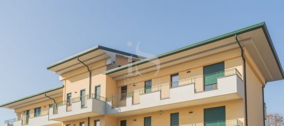 3-salle Appartement à Agrate Brianza, Italy No. 188213 16