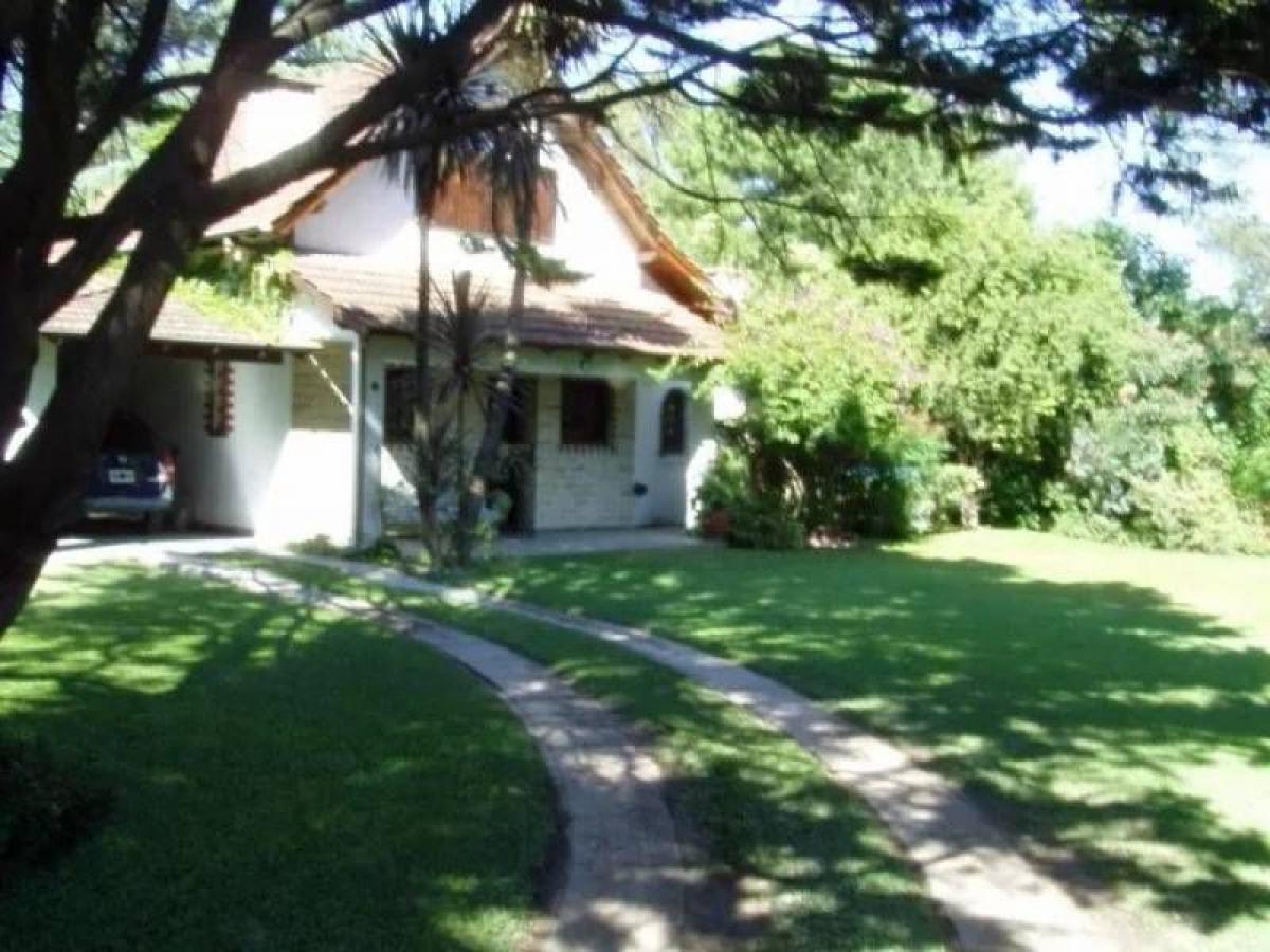3 bedrooms House in Malvinas Argentinas, Argentina No. 19120