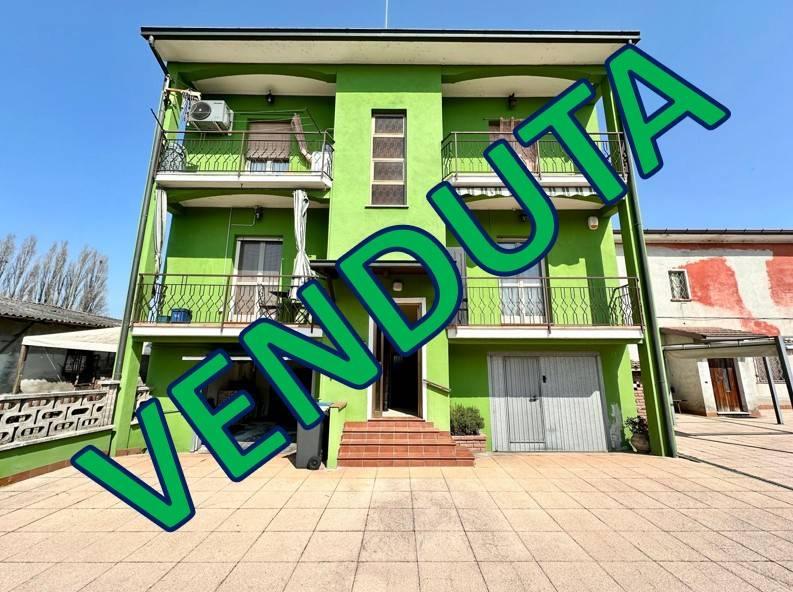 3-salle Appartement à Acquanegra Cremonese, Italy No. 102470