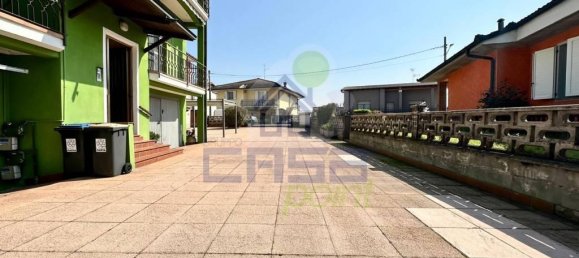 3-salle Appartement à Acquanegra Cremonese, Italy No. 102470 3