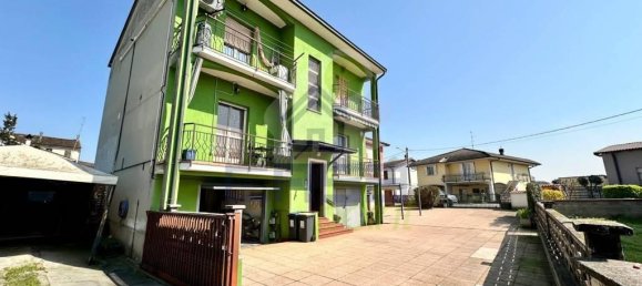 3-salle Appartement à Acquanegra Cremonese, Italy No. 102470 4