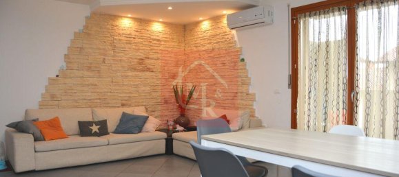 3 rooms Apartment in Udine, Italy No. 153634 2