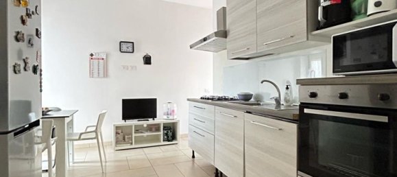 4 rooms Apartment in Caserta, Italy No. 7599 17