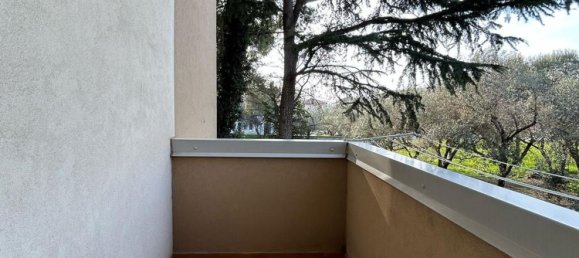 4 rooms Apartment in Caserta, Italy No. 7599 10