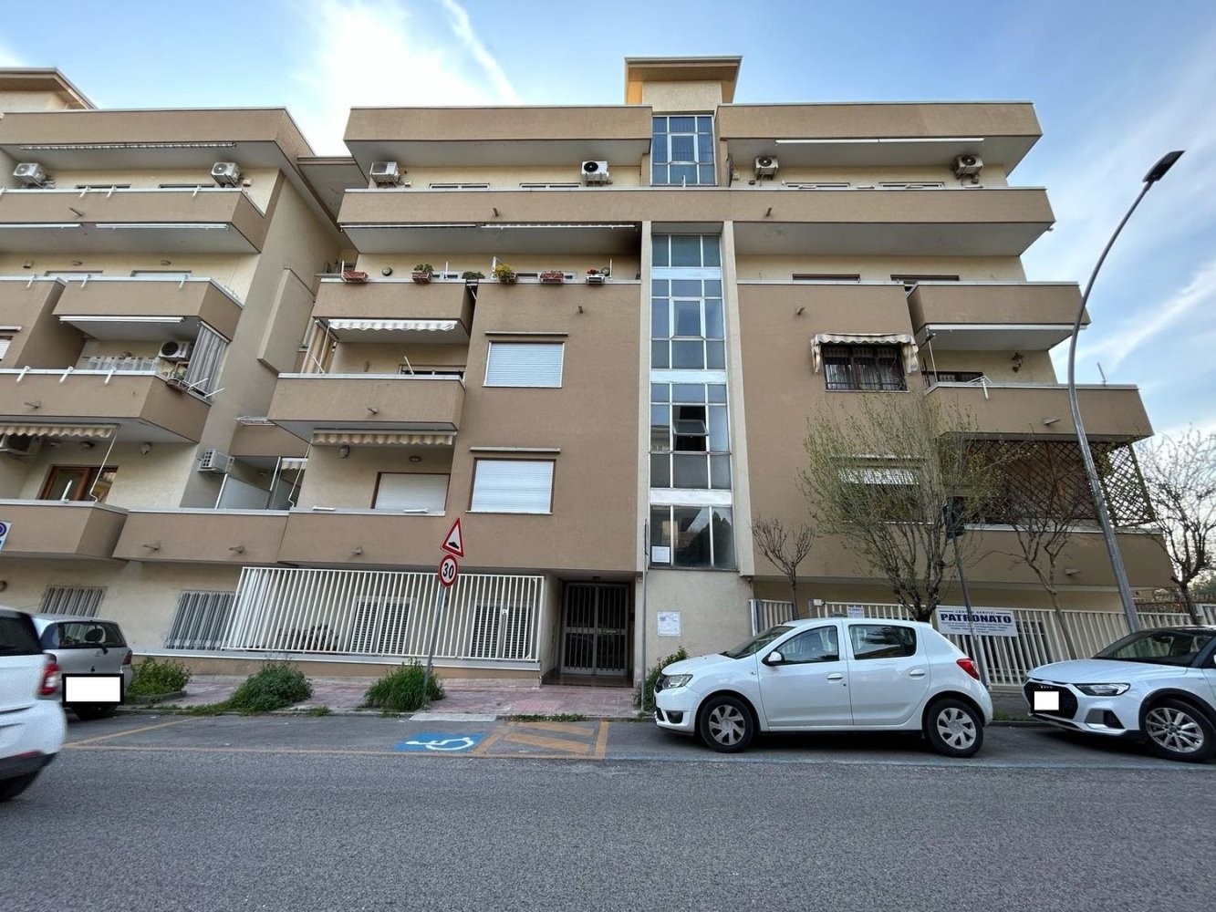 4 rooms Apartment in Caserta, Italy No. 7599