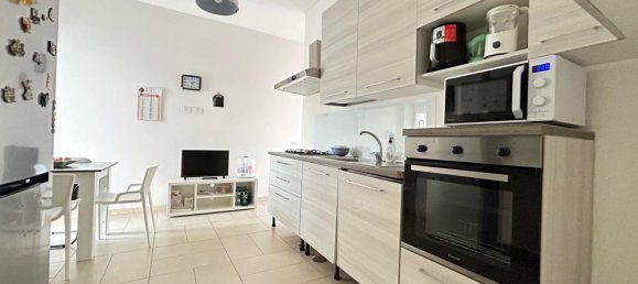 4 rooms Apartment in Caserta, Italy No. 7599 18