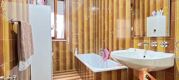 4 rooms Apartment in Caserta, Italy No. 7599 28