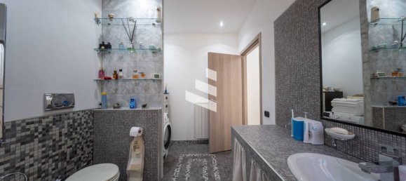 Apartamento de 2 dormitorios en Rome, Italy No. 357533 8