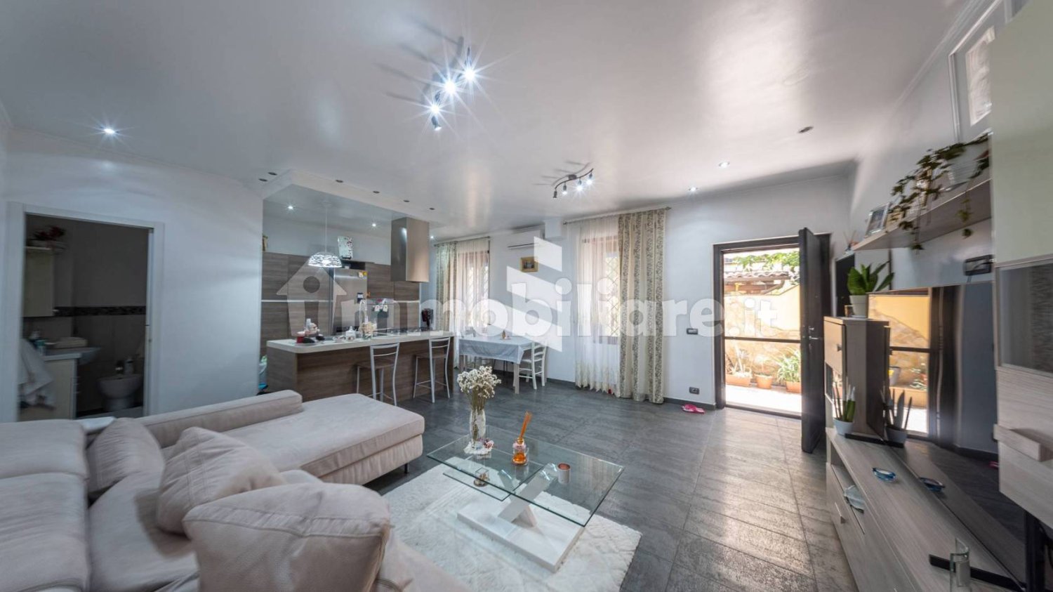 Apartamento de 2 dormitorios en Rome, Italy No. 357533