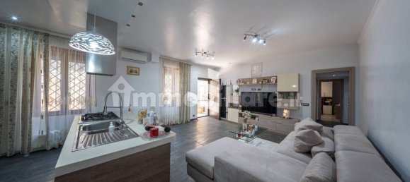Apartamento de 2 dormitorios en Rome, Italy No. 357533 2