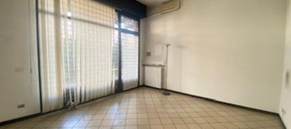 52m² Office in San Giovanni Lupatoto, Italy No. 300816 5