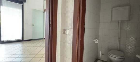52m² Office in San Giovanni Lupatoto, Italy No. 300816 9