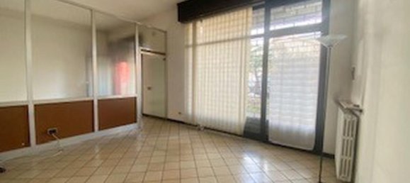 52m² Office in San Giovanni Lupatoto, Italy No. 300816 4