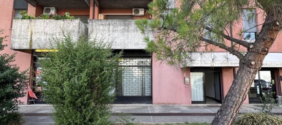 52m² Office in San Giovanni Lupatoto, Italy No. 300816 11
