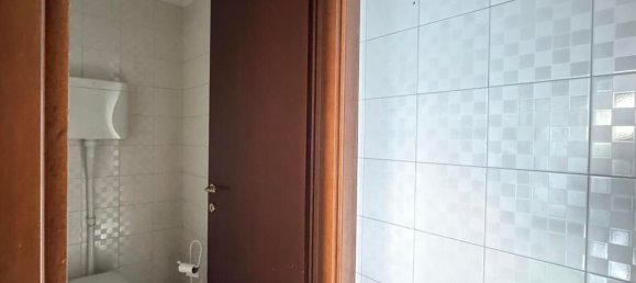 52m² Office in San Giovanni Lupatoto, Italy No. 300816 10