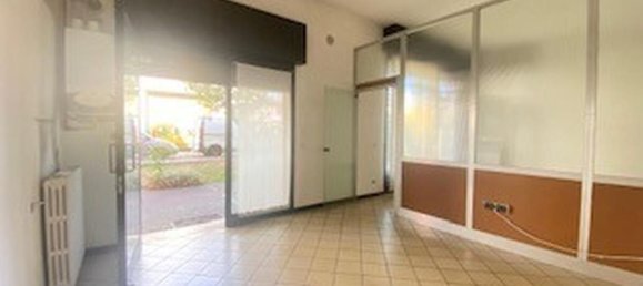 52m² Office in San Giovanni Lupatoto, Italy No. 300816 3