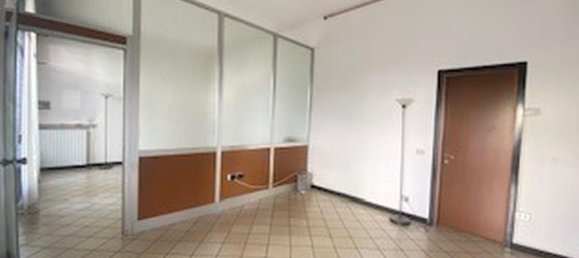 52m² Office in San Giovanni Lupatoto, Italy No. 300816 2