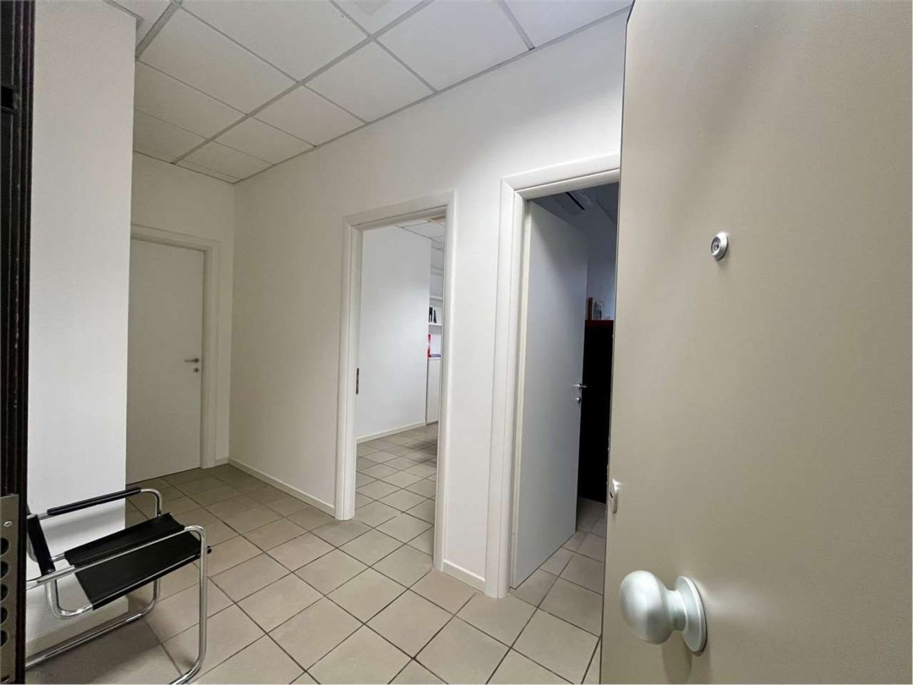 50m² Office in Ancona, Italy No. 211818