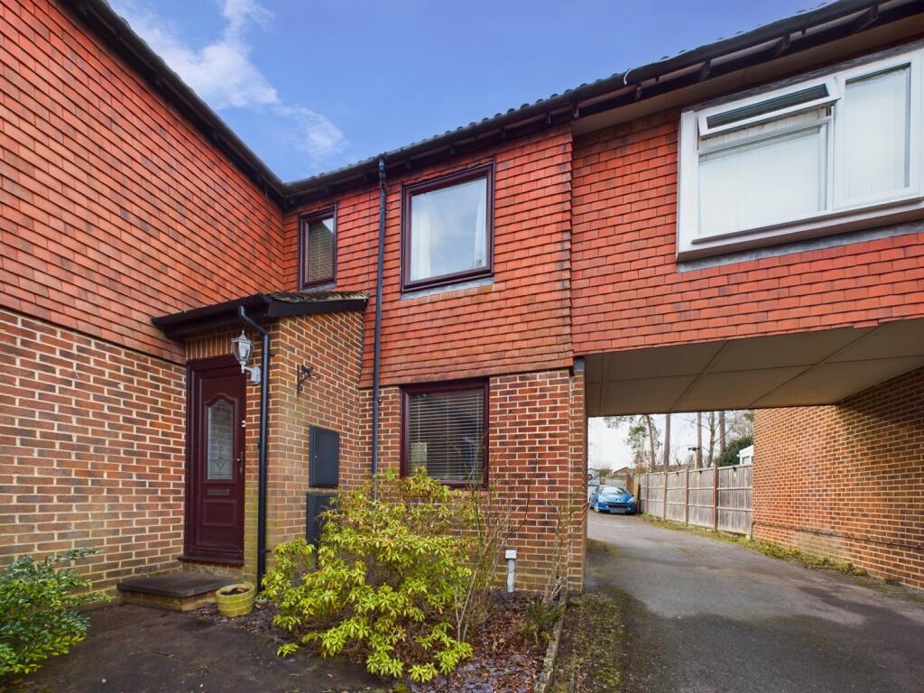 2 bedrooms House in Bordon, United Kingdom No. 13854