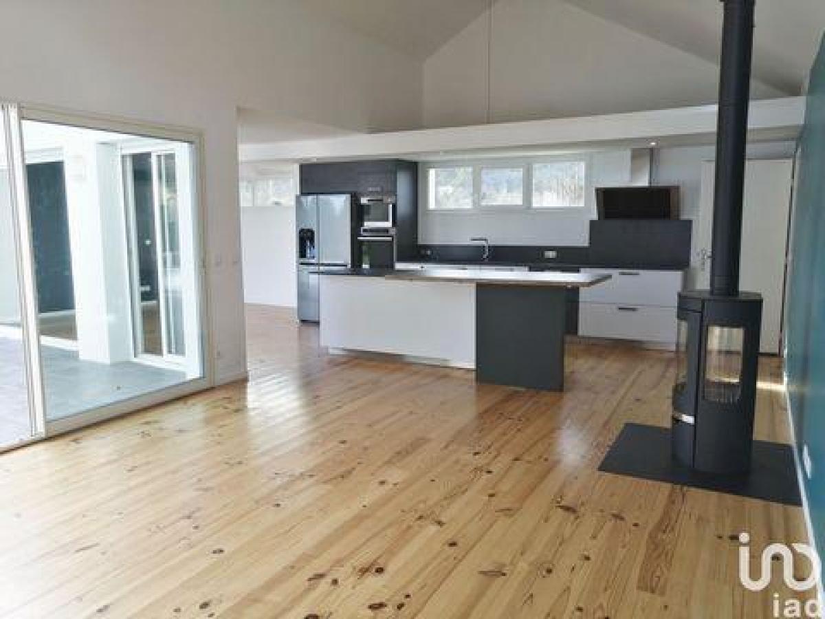 Дом с 4 спальнями в Лон, Франция № 4064