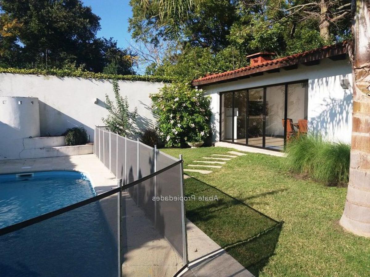 4 bedrooms House in Montevideo, Uruguay No. 8066