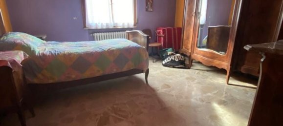 Дом с 13 комнатами в Сассуоло, Италия № 121709 11