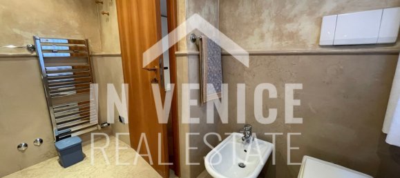 4 rooms Apartment in Venice, Italy No. 213444 2