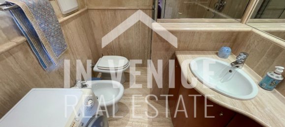 4 rooms Apartment in Venice, Italy No. 213444 3