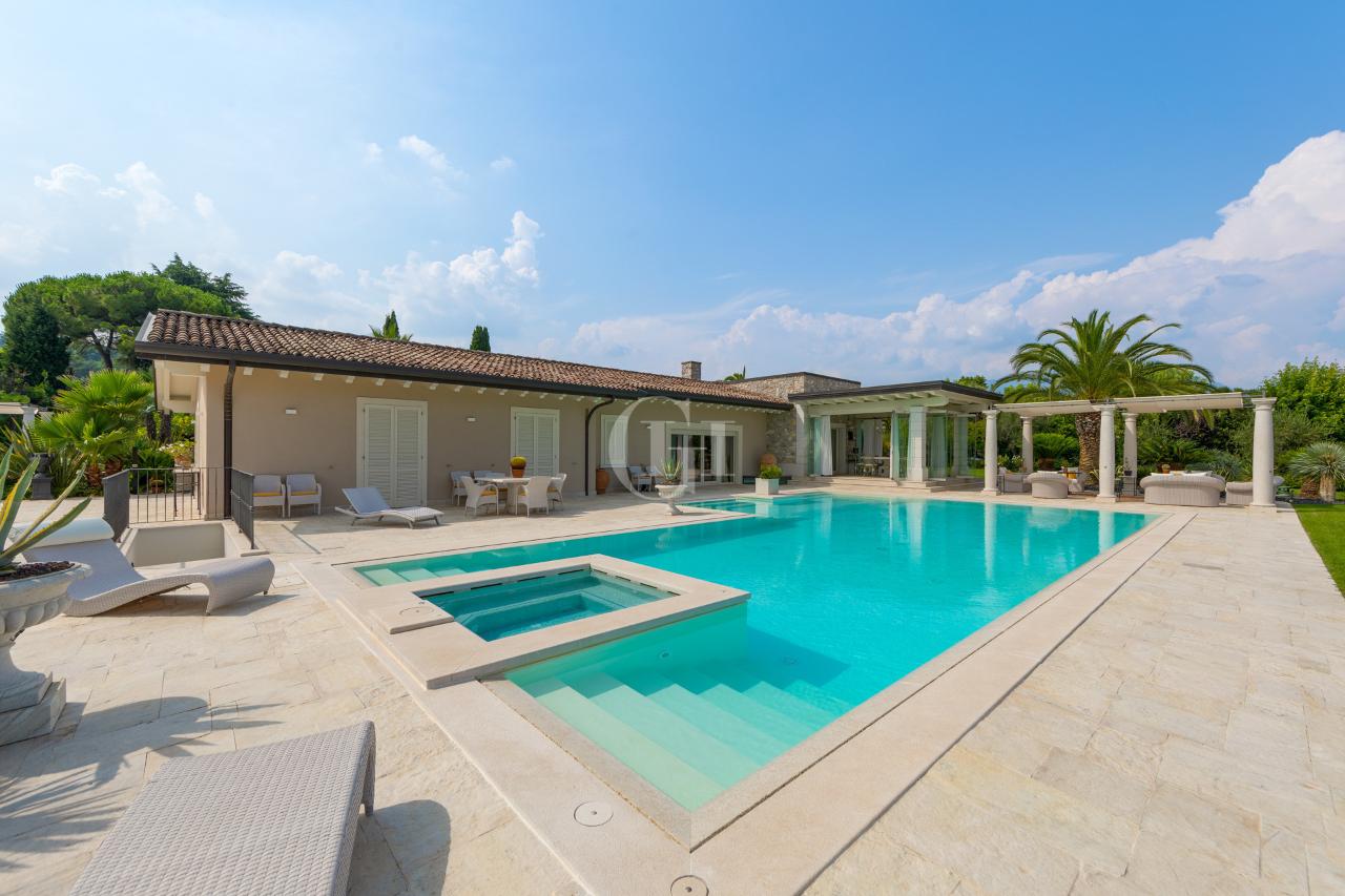 10 rooms Villa in San Felice del Benaco, Italy No. 132483