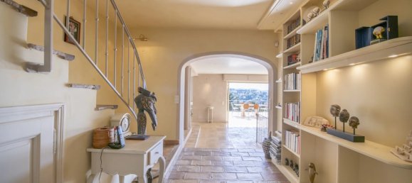 Propiedad comercial de 6 dormitorios en Mougins, France No. 1674 8