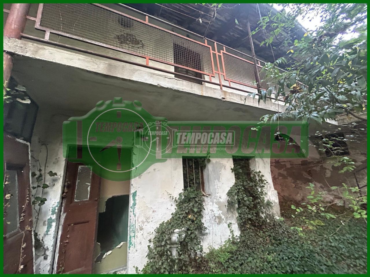 7 bedrooms House in Gavirate, Italy No. 125372