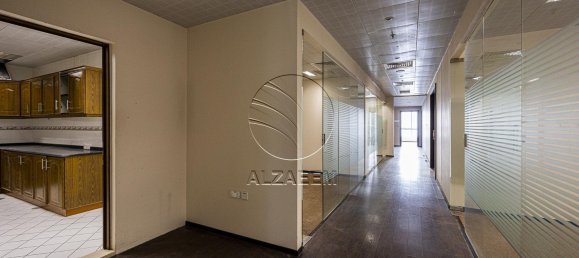 Bureau à Al Khalidiya, UAE 622m² No. 29263 9