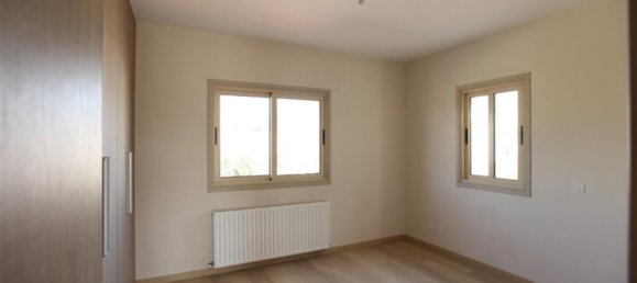 4 bedrooms Villa in Nicosia, Cyprus No. 13161 8