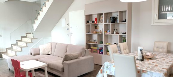 3 bedrooms Penthouse in Empoli, Italy No. 345791 8