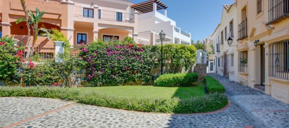 4 bedrooms House in Estepona, Spain No. 34622 2