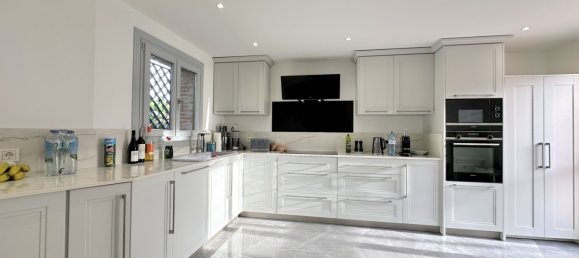 4 bedrooms House in Estepona, Spain No. 34622 10