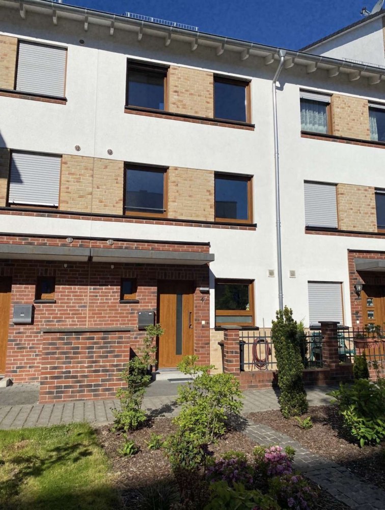 3 bedrooms Townhouse in Frankfurt am Main, Germany No. 323155