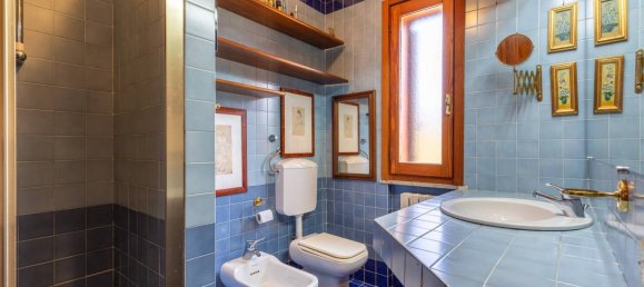 Villa de 4 dormitorios en Capoterra, Italy No. 317362 32