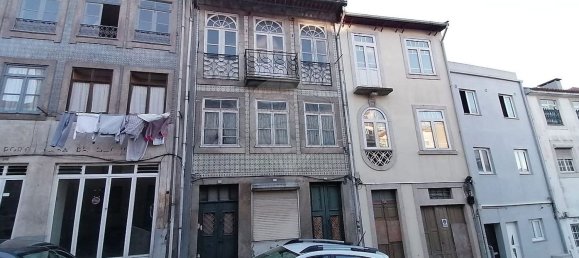 180m² Building in Vila Nova de Gaia, Portugal No. 116435 2