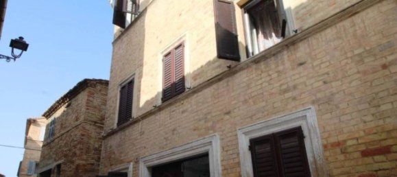 4 bedrooms House in Montecosaro, Italy No. 351497 31