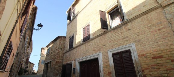 4 bedrooms House in Montecosaro, Italy No. 351497 32