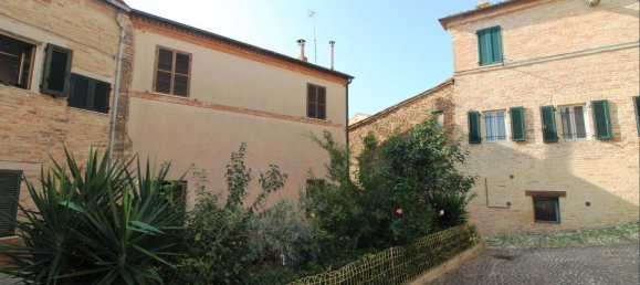 4 bedrooms House in Montecosaro, Italy No. 351497 3