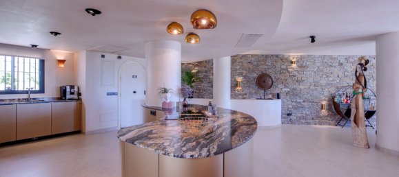 3 bedrooms Villa in Marbella, Spain No. 4712 3