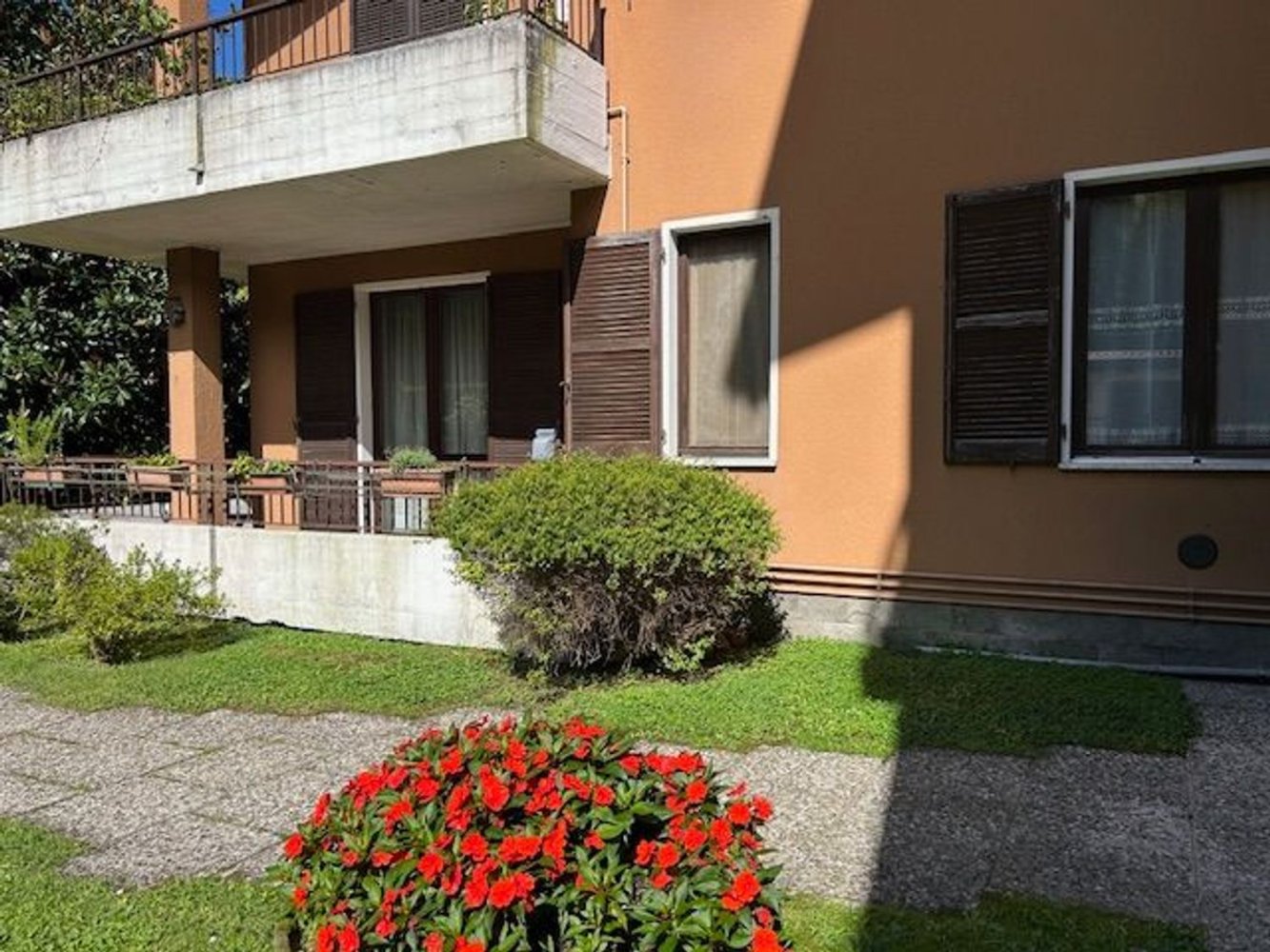 3 bedrooms Apartment in Brusimpiano, Italy No. 361317