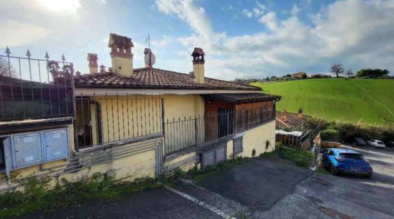 Casa de 3 habitaciónes en Guidonia Montecelio, Italy No. 101770