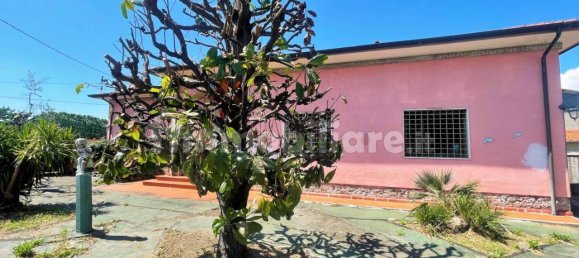 6 rooms Villa in Capannori, Italy No. 112610 3