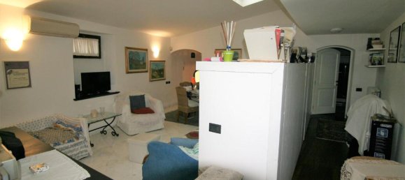 4 rooms Apartment in Carrara, Italy No. 123319 6