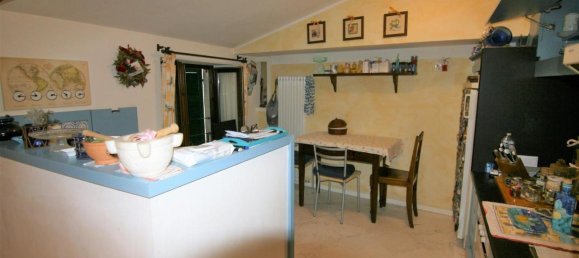 4 rooms Apartment in Carrara, Italy No. 123319 10