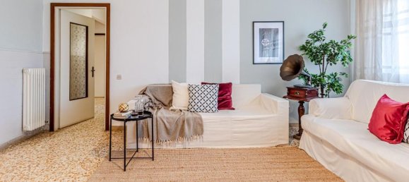 5-salle Appartement à Volterra, Italy No. 51236 10