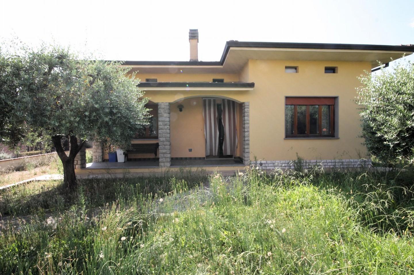 Villa de 3 dormitorios en Capannori, Italy No. 300517